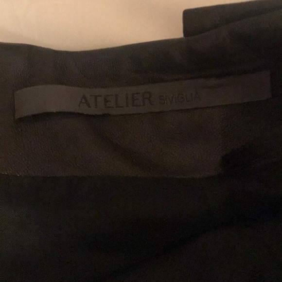 Beautiful black leather mini skirt - Picture 2 of 5